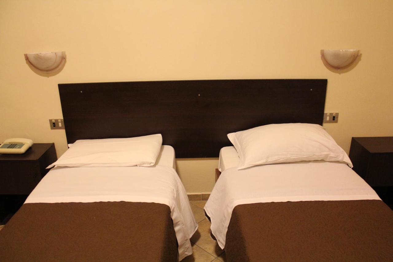 Hotel 106 เซลเลีย มาริน่า ภายนอก รูปภาพ
